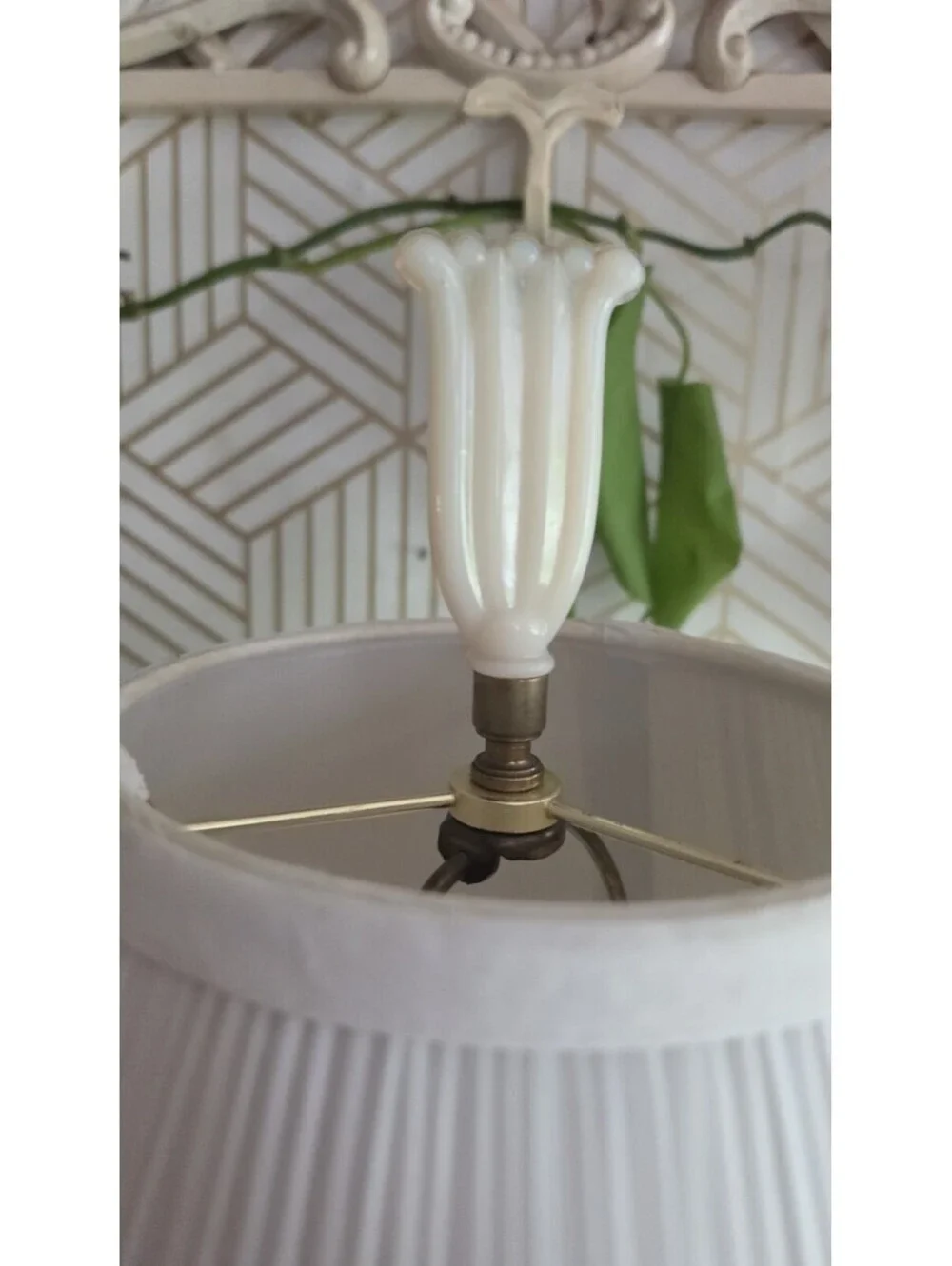 Vintage Aladdin Alacite Chartreuse Lily Of The Valley Lamp 3 Way Light Up Base